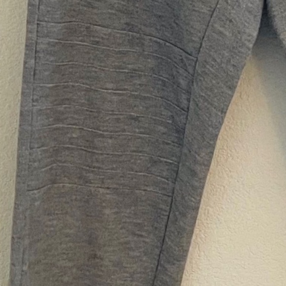 ☀️SALE☀️ CHA SOR Elastic Waist and Ankle Lightweight Sweatpants - Picture 2 of 7